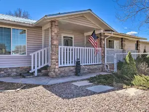 Cozy Taylor Home w/ Fireplace - Hiking Nearby