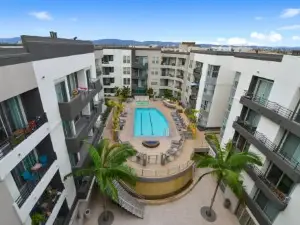 Exclusive Suites in MDR-Venice with Pool, Gym & HotTub