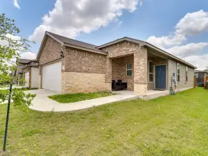 Jarrell Home w/ Playground + Pool Access!