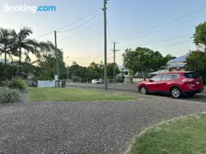 Four Bedroom Large Family Home Close to Ipswich City