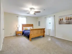 Pet-friendly Daleville Home: 3 Mi to Fort Novosel!