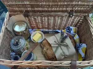 Wattle Creek Studio with Breakfast Basket