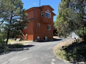 Cozy Swiss chalet with dazzling views 10 minutes from Mesa Verde National Park.