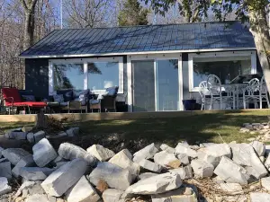 Longview cottage nestled on Big Bay DeNoc Sleeps 9 comfortably