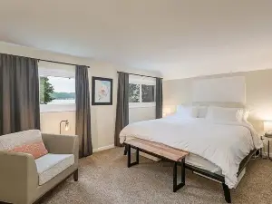 Cozy studio on Conesus Lake with WiFi and AC in wonderful Livonia