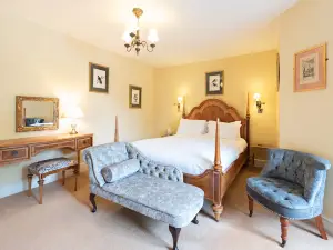 Corinium Hotel & Restaurant