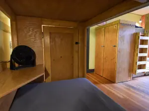 Ocean Island Inn | Backpackers | Suites