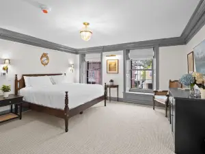 The Davenport Inn