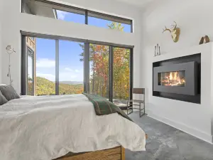 Breathtaking Mountain Views and Luxurious Amenities - Stunning Sustainable Retreat