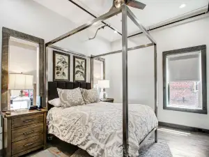 Luxurious loft escape at  Down Town Blue Ridge! Walk to everything! No driving!