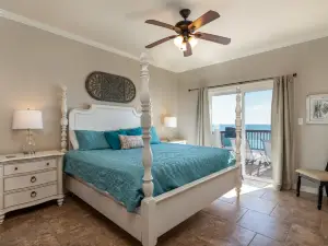 Sonny Side~Beach Front~Pet Friendly~Pool