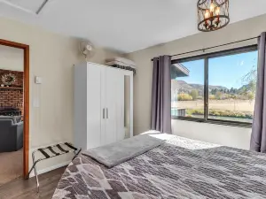 Cozy Cabin Retreat With Scenic Views 2 Bedroom Cabin