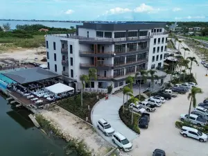 Grand Resort & Residences