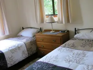 Ravensbourne Escape - Cedar Lodge