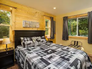 Nature Acres 1 Bedroom Home by NW Comfy Cabins