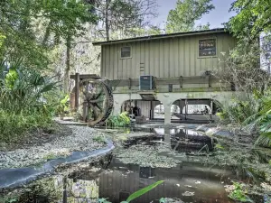 Waterfront Astor Studio Cabin w/ Private Boat Dock