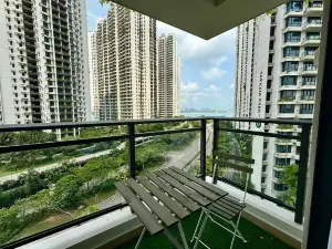 Cozy 1B1R Condo Forest City