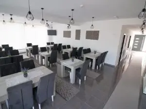 Aparthotel "Queen Zina"