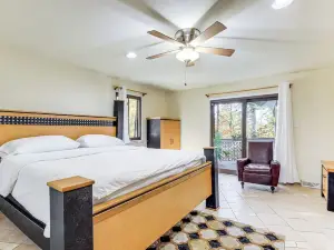 Spacious King of Prussia Home w/ 2 Game Rooms