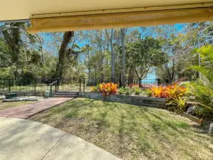 Wags On The Beach - Toogoom - Beachfront- 4BR-Aircon- Pets OK
