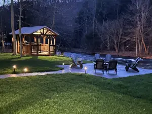 Bearly Awake cabin- family-friendly, riverfront & minutes from East Branch Lake.