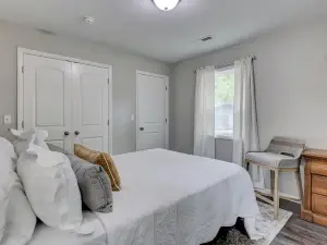 The Tanner Place- Renovated and Cozy 1 Bed Apt