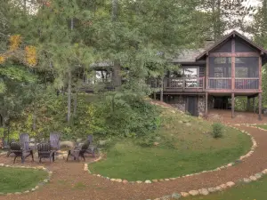 Quintessential Lake Cabin-Amazing Lakeside Screen Porch & Pontoon Boat Included!