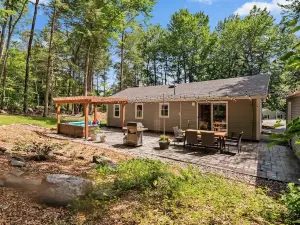 🌈 Bright and Charming Single-Family Home at Baxter Lake - 🐶 Dog Friendly 🧣