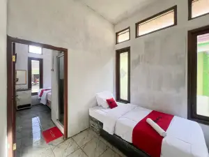 RedDoorz Syariah at jalan Dieng 5