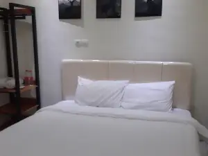 OYO 93989 Kost Indra