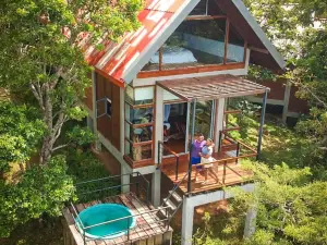Treehouse Chalets - Luxury Getaway Within a Short Distance of Ella