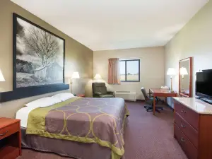 Super 8 by Wyndham Iola KS