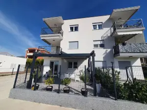 Kastel Novi Elegant and Stylish Apartment with Terrace and Patio