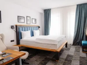 HOW Boutique and Hotel