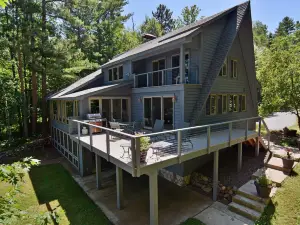 RedAwning的Serenity On Lake Owen五臥室飯店房間