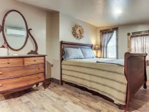 Historic Home w/ Mountain Views in Dry Run