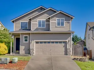 Bothell Retreat Home Gym, Fireplace and More!
