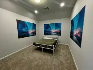 Spacious 5-bedroom building in charming Rosenberg with WiFi, AC, fitness room