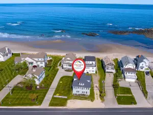 Charming Coastal Retreat Steps from Beach - Cozy and Inviting Escape