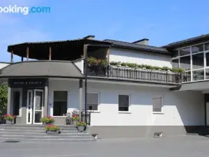 Hotel Pod RÓŻAMI