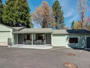 Lake Shasta Lodge