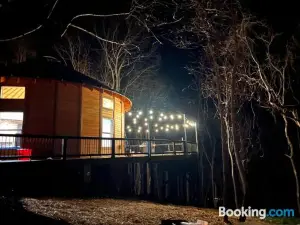 Shenandoah Yurt: Hot Tub~Wood Stove~WiFi~EVcharger