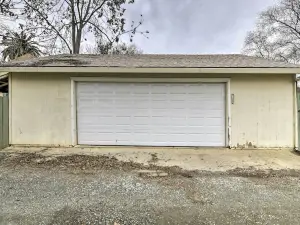 Charming Oroville Farmhouse, Walk to Dtwn!