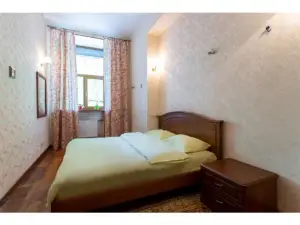 Cozy Apartment on Nezalezhnosti Avenue