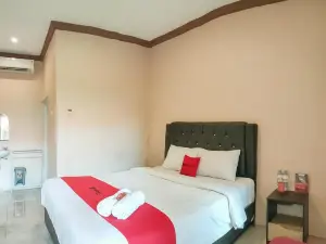 RedDoorz Syariah Near Lippo Plaza Sidoarjo