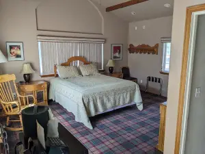 Hi-Lo Motel, Cafe and RV Park