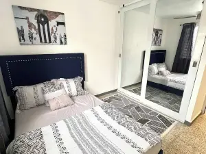 Stylish Remodeled 3BR w yard near airport and beaches