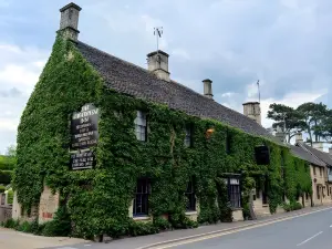 Mr & MRS Smith the Wheatsheaf Inn