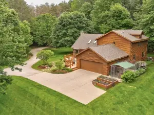 The perfect den surrounded by natures beauty to enjoy with your loved ones!