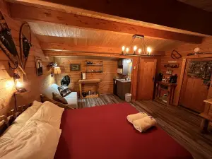 Cozy cabin in the heart of Hayward!